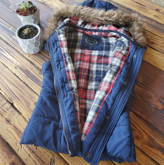 Vest - Picture 2 of 4